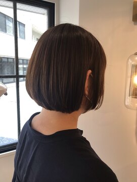 ムーン ティコブラーエ(moon tico brae) 8月【ミディアムヘア/斜めバング/グレージュカラー】