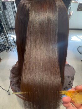 ヘアーアンドスパ アマラ(Hair&Spa amala)の写真/髪のお悩み解決へ！話題の酸性ストレートで、ダメージレスに理想のストレートを実現◇手触りも柔らかに◎