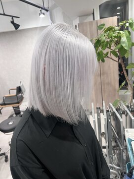 ロウル 渋谷(LOWRL) ホワイトシルバー/ケアブリーチ/ダブルカラー