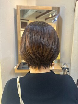 ヘアリゾート粋 トゥジュ 池袋東口店(tujuh)の写真/気になり始めた白髪に◎髪や頭皮に優しい薬剤に徹底的にこだわり、グレイカラーでも艶やかな髪色が叶う◇