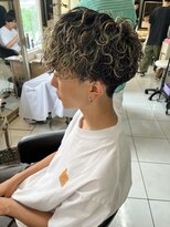 アイズ 海老名(AIZU)&nbsp;スパイラルパーマ　ケアパーマ　金メッシュ　海老名メンズ