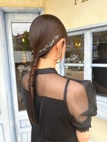 エイミーバイアフロート(amie  by afloat)&nbsp;＊ お呼ばれヘアに！つるっと品よくタイトポニー