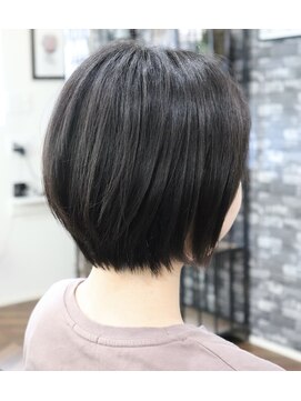 ウィスカーヘアー(whisker hair) ショートボブ