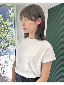 オグジュアリー 表参道(aux.) 外ハネボブ×ブリーチなしオリーブカラー