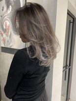 ブルックス&nbsp;色気ヘア　レイヤーカット　バレイヤージュ　外国人風カラー