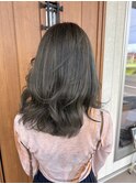 オリーブベージュ