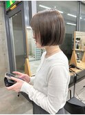 オリーブベージュ