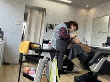 五十嵐理容店の雰囲気（母親もまだまだ現役です。お気軽にどうぞ。）