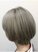 オトナ女性なら“全頭ブリーチ”白髪ぼかしカラー