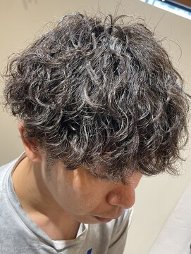 トンネルヘアー(Tunnel hair) 少し強めな波巻きパーマ