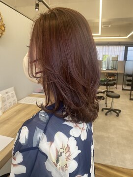 リジー(Litzy) ’ブリーチ履歴をワンカラー×ミディアムレイヤー’