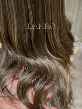 ダンロ ヘア アトリエ(DANRO hair atelier)の写真/インナーカラーやケアブリーチは勿論、大人世代のお悩みも解決◎白髪ぼかしや白髪を生かしたカラーも得意♪