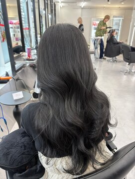 アルドーレフィエロ シンサイバシ(Ardore fiero shinsaibashi) 透明感のあるアッシュブラック♪10代20代30代