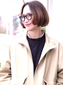 ビュートリアム 福岡(BEAUTRIUM) あご上まで切り込んだバランスのフラットボブヘアー