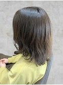 カーキブラウン毛先カール軽めミディアム30代40代