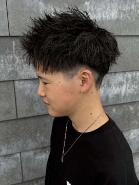 ヒュイル バイ ニアウ(Hwyl by Niau) メンズショートヘアパーマツイストパーマスパイキー刈り上げ