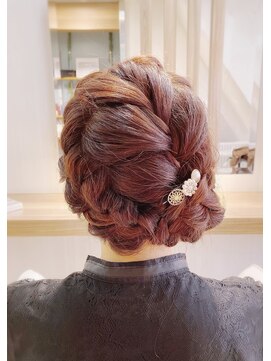 ララルーモ スタジオ(LaLarOomo STUDIO) 【JR新宿東口3分西武新宿駅直結】表編み込みサイドアップ