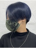 刈上げハンサムショートネイビーカラーブリーチ