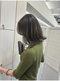 柔らかグレージュ