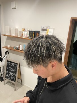 バック(BUCK) ホワイトメッシュツイストパーマ