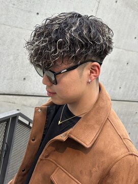 イーラ(era) スペインカール　メッシュ　パーマ　メンズ　眉毛