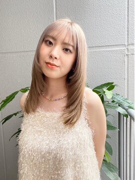 セミロングアンプレラカラーミルクティーグレージュクラゲヘア