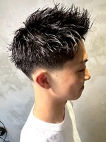 ディスイズバーバーサード(THIS IS BARBER 3rd)&nbsp;フェードカット アップバング 眉毛カット 黒髪 清潔感 束感