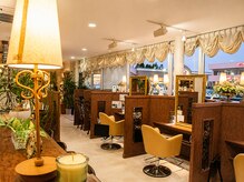 ヘアーアンドメイク ソファー 高森店(hair&make Sofa)の雰囲気(隣を気にせず1席ごと区切られています!!)