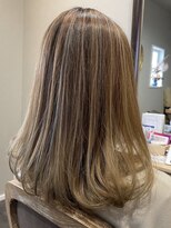 リロ(Lilo)&nbsp;ミディアムハイライトヘア