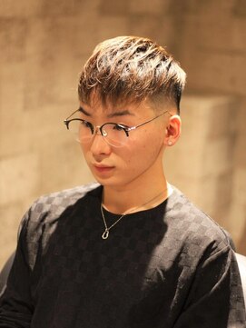 キングスマン トウキョウ(KINGSMAN TOKYO) 束感/ハイライト/波巻き/マッシュパーマ<理容室><多摩センター>