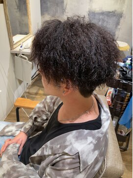 パダ(PADA) ツイストスパイラルでオシャレに♪