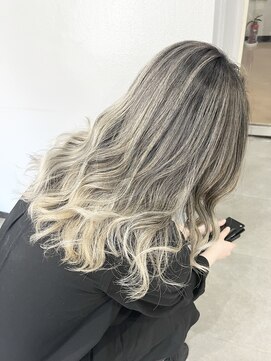 オリ(‘Oli) ホワイトベージュバレイヤージュ