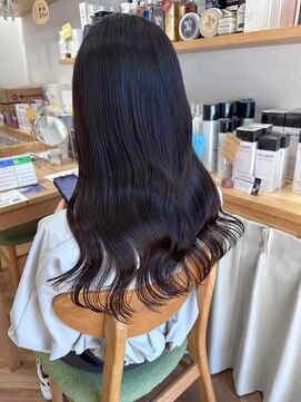 ベルタバイメルク(belta by merc.) 黒髪ロング 学生OK 毛先パーマ 暗髪