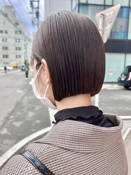 オーガニック アトリエ 大宮(organic+atelier) 20代30代40代前下がりストレート小顔補正立体カット