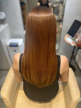 ノア トウキョウ(noa)の写真/あなたの髪質にぴったりのストレートを実現！自社オリジナル縮毛矯正で、理想の美髪へ導きます。