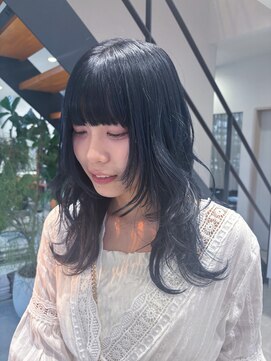 トゥリル(trueal) ロング レイヤースタイル