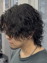 オーバル ジングウマエ(OVARL jingumae)&nbsp;ウェーブ縦落ちミディアムメンズパーマ