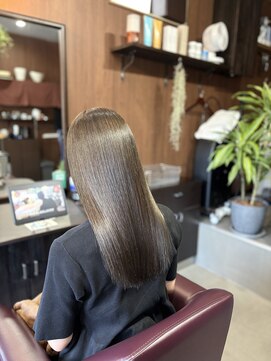 アオイ(Aoi) 赤みを抑えたアッシュ系カラー♪髪質改善カラーでダメージレス