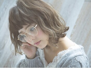 アイリス(ailis)の写真/一人ひとりに合わせてカラーを提案☆オシャレを楽しむ大人女性に◎艶感たっぷりの美髪へ♪白髪染めも人気◎