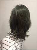 トレンドカラーで今っぽさを!大人の女性外ハネミディ