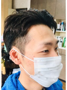 サルヴェ ナチュラルツーブロックのかき上げヘア