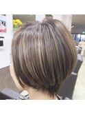 ハイライト前髪なしショート