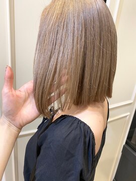 ヴィーヴォ 天六店(VIVO) 【VIVO】西屋綾香 韓国カラー タンバルモリ ホワイトベージュ