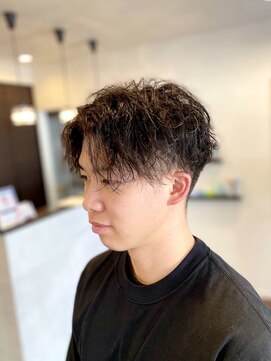 ヘア アンド フェイス リズム ツイストスパイラルセンターパート