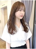 お顔まわりの流れるレイヤーカット　ブラウンカラー