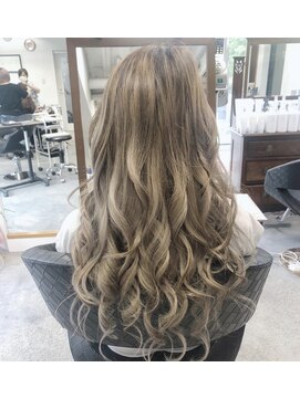 フツーロ 栄(FUTURO) プルエクステ