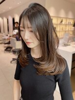 韓国ミディアムセミロングレイヤー顔まわり小顔カット