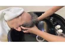 シュクレプールオムの雰囲気（頭皮をほぐして頭髪の育毛を促進するヘッドスパはお勧めです。）