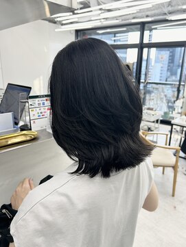 ビューナゴヤ 名駅(VIEW NAGOYA) くびレイヤー/外ハネ/セミディ/グレージュ/ウェットヘア