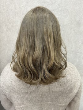 ビス ヘア アンド ビューティー 西新井店(Vis Hair&Beauty) 30代40代ブリーチミルクティー伸ばしかけミディアム